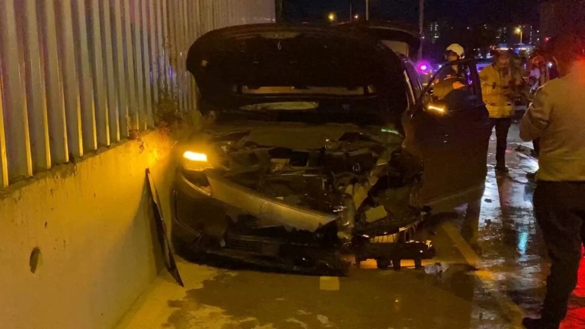 Başakşehir'de cip ile otomobil çarpıştı: 5 yaralı