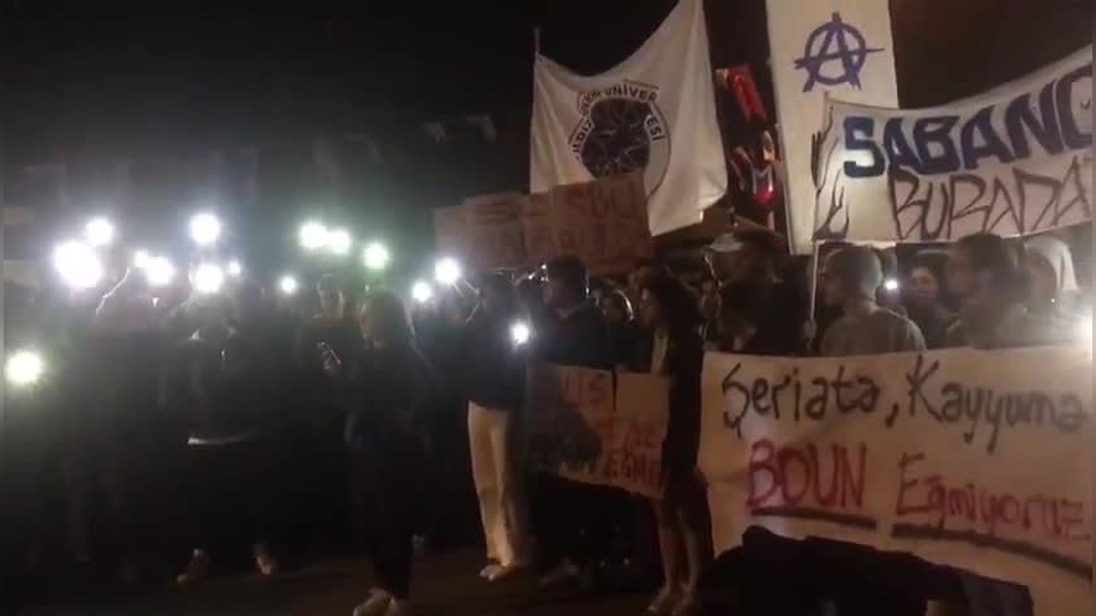 Boğaziçi Üniversitesi'nde Nureddin Yıldız protestosu: Çok sayıda öğrenci gözaltına alındı