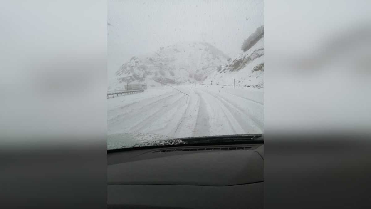 Karlıova'da mayıs ayında kar hayatı felç etti