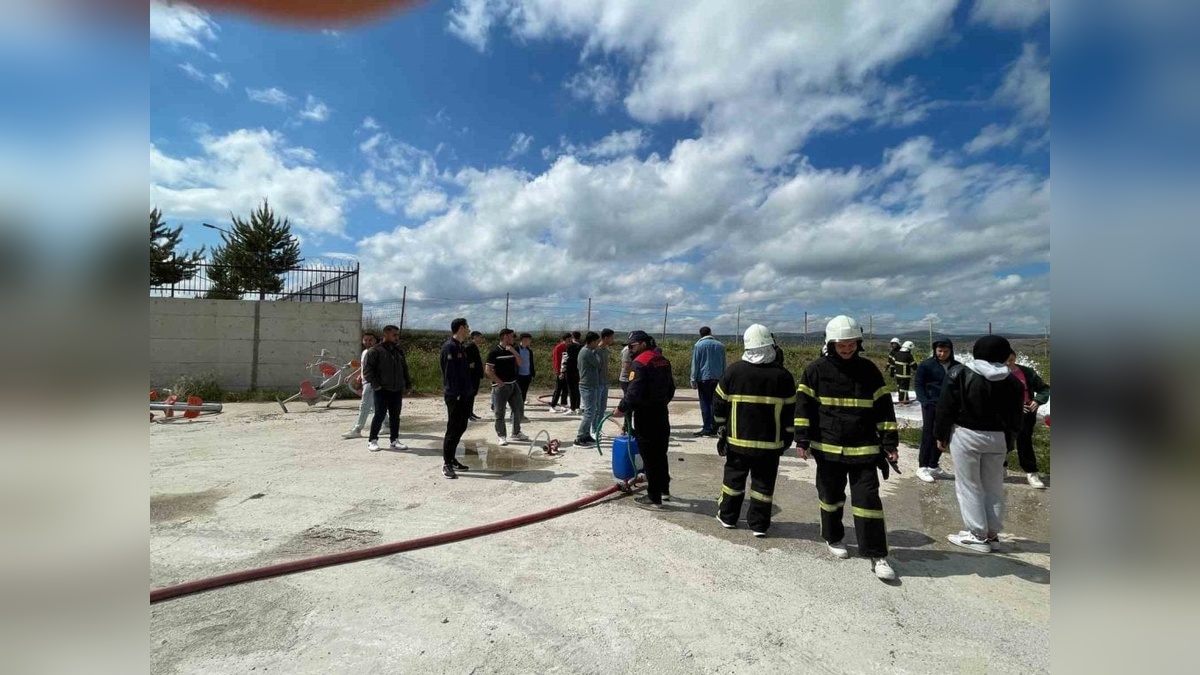 Alaca'da İtfaiyecilik öğrencilerine uygulamalı yangın eğitimi