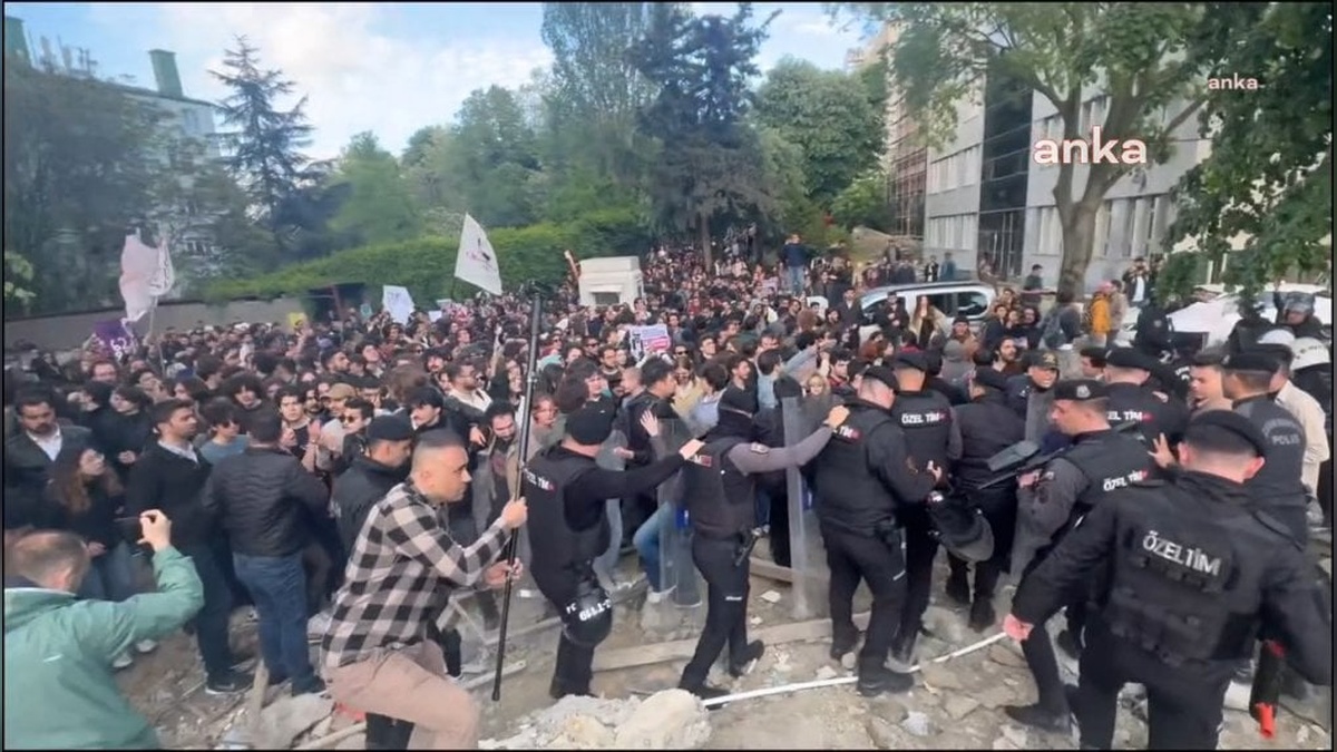 Boğaziçi Üniversitesi'nde protesto: 15 öğrenci tutuklama talebiyle mahkemeye sevk edildi