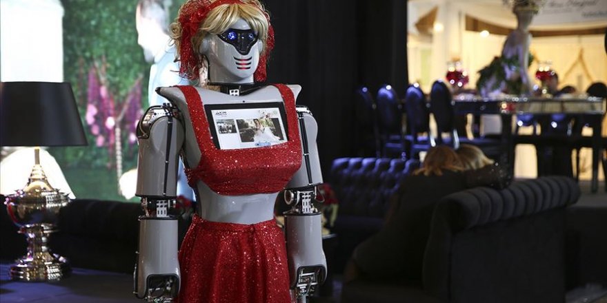 Evlilik fuarının gözdesi 'kınacı robotlar' oldu