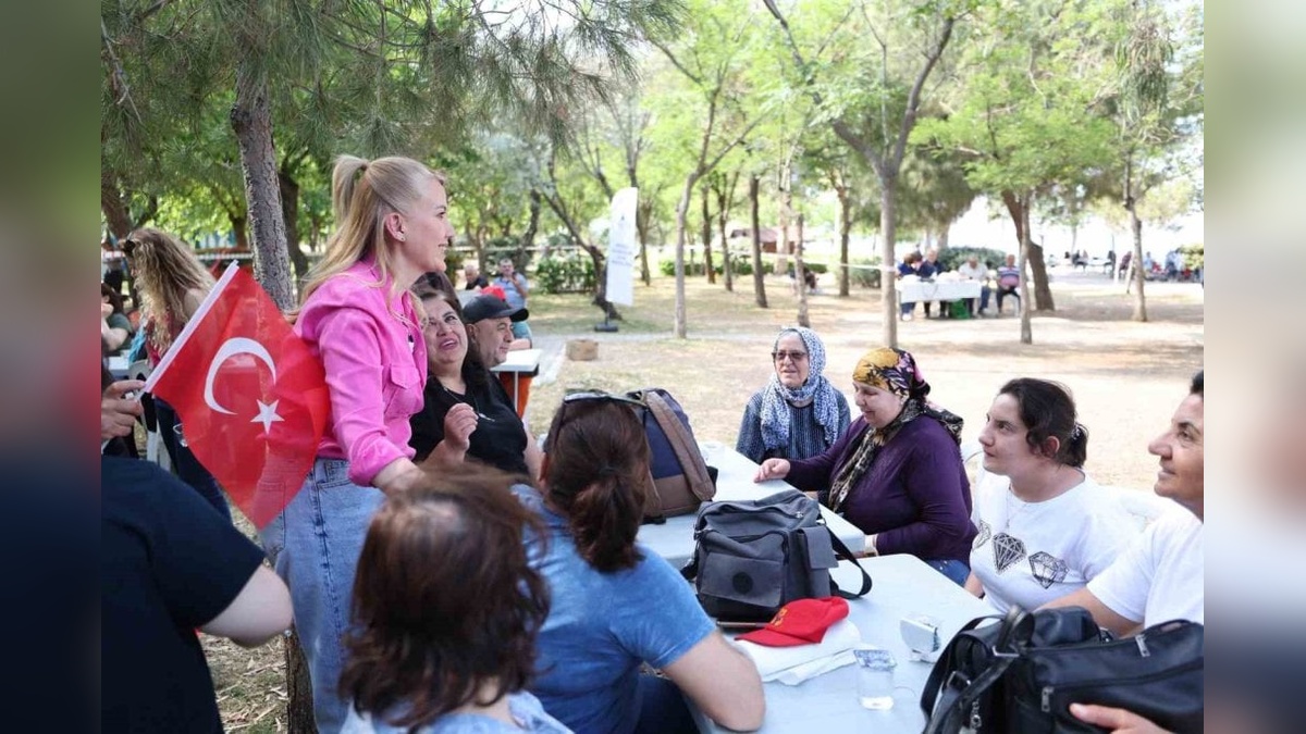 Merkezefendi Belediyesi'nden engelli bireylere İzmir gezisi
