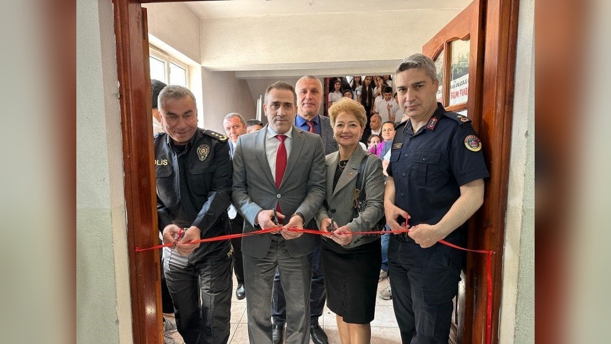 Kaymakam Memiş, Celal Toraman Anadolu Lisesi'nin TÜBİTAK Bilim Fuarı açılışını yaptı