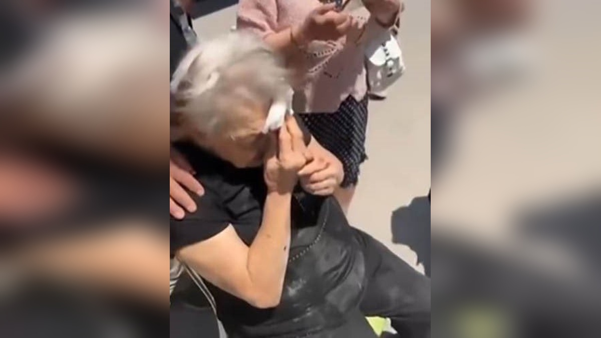 İzmir Buca'da kaldırım kazası: Vatandaş belediyeye tepkili