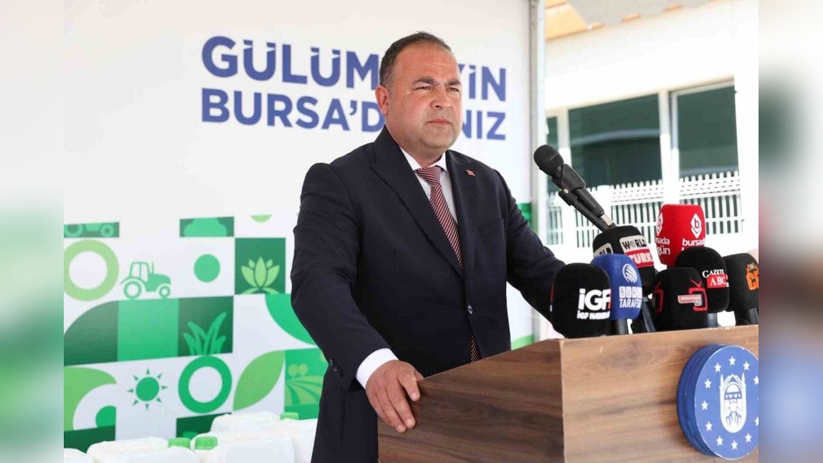 Büyükşehir'den çiftçilere Dünya Çiftçiler Günü hediyesi: Damlama sulama boruları dağıtıldı