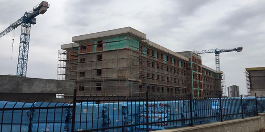 İnşaatta iskele çöktü