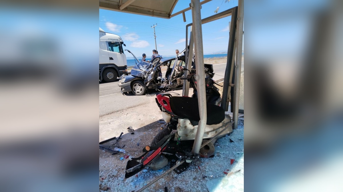 Ayvalık'ta zincirleme kaza: 4 yaralı