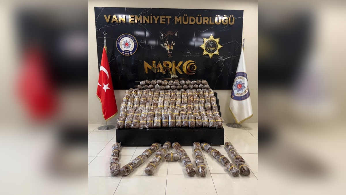 Van'da nakliye aracında 84 kilo esrar ele geçirildi: İki şüpheli tutuklandı