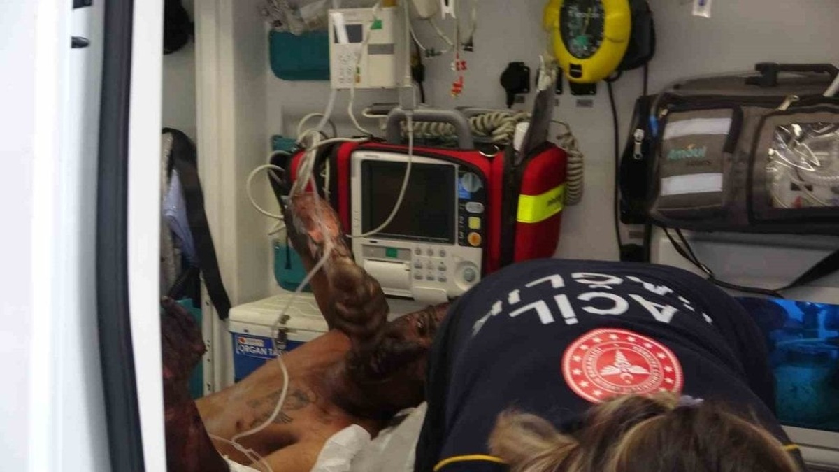 Antalya'da korku evi alev alev: Çalışanlar dumandan etkilendi