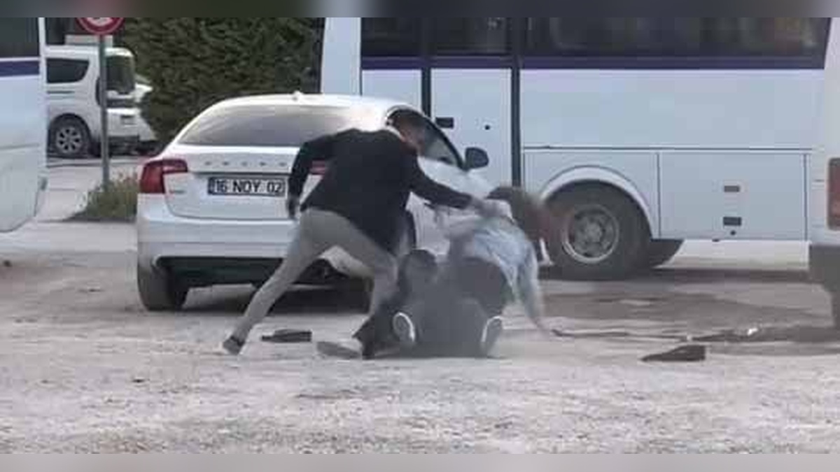 İnegöl'de iki genç kızın kavgası kamerada