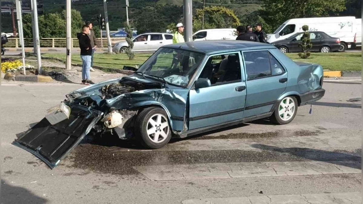 Karabük'te trafik kazası: İki kişi yaralandı