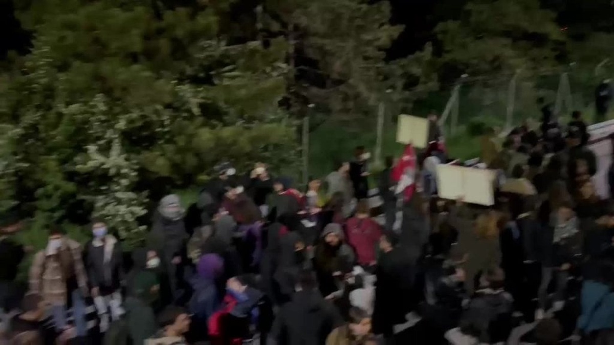 OdTÜ'lü öğrencilerden Boğaziçi protestolarına destek