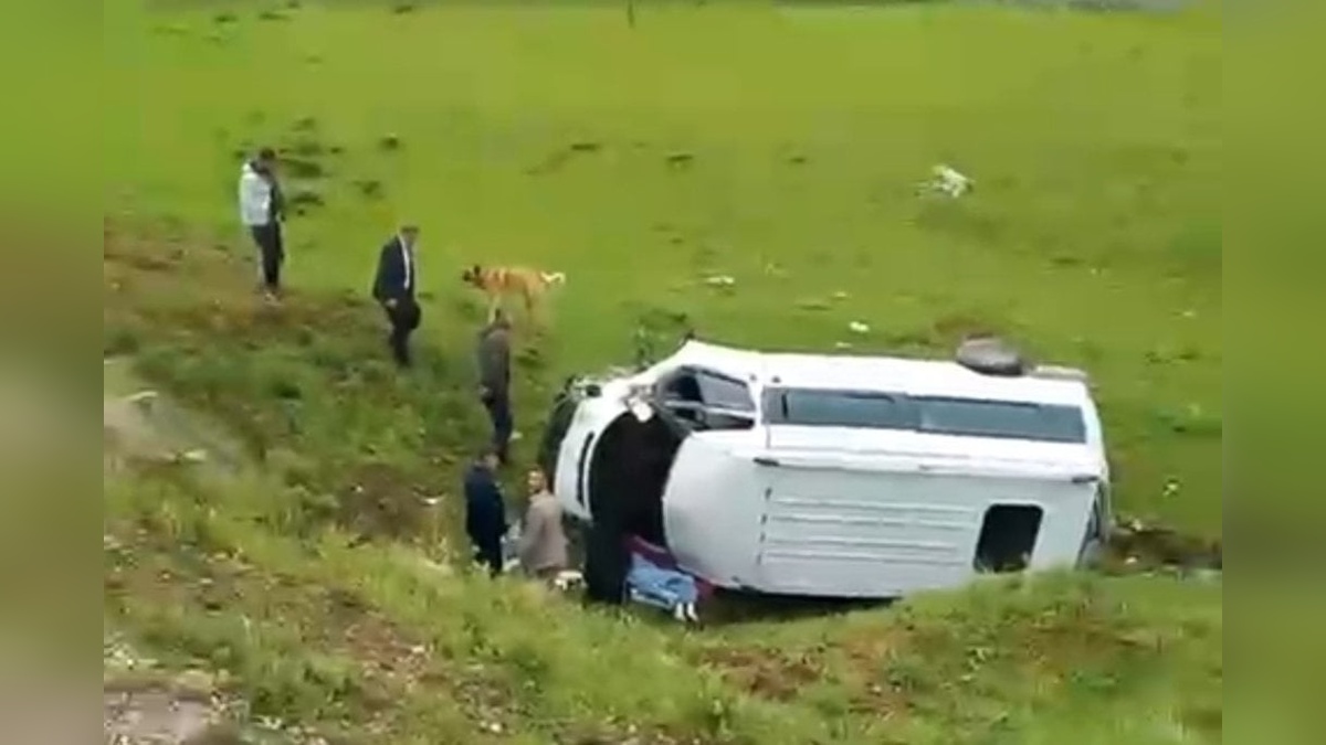 Bitlis'te minibüs kazası: 5 yaralı