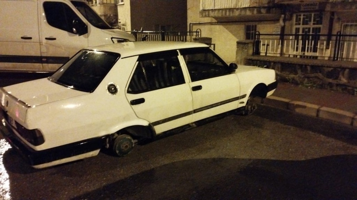 Afyonkarahisar'da otomobil lastik hırsızları yakalandı