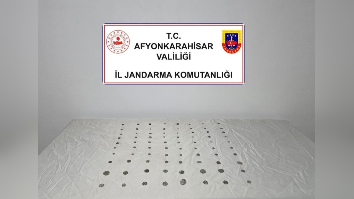 Afyonkarahisar'da tarihi eser operasyonu: 79 sikke ve yüzük ele geçirildi