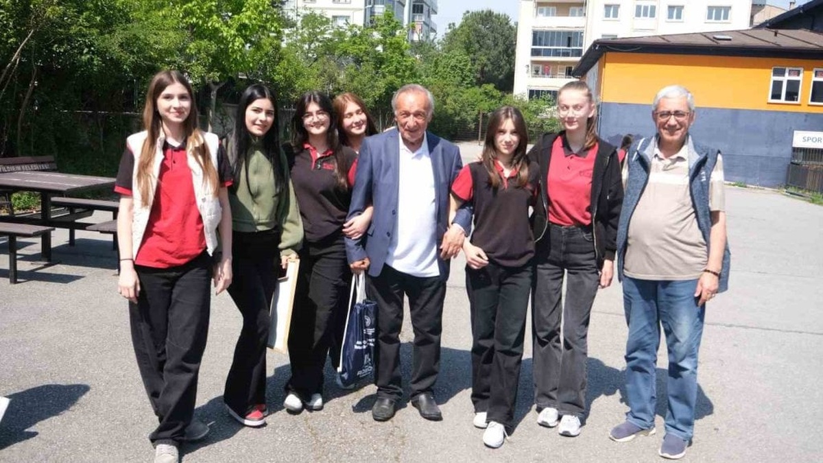 Bursa'da liseli gençler huzurevi sakinleriyle buluştu: Nesiller arası etkileşim