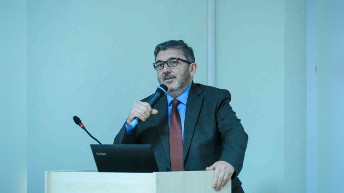 Bilecik Şeyh Edebali Üniversitesi'nde 'İİBF Mezunları ile Kariyer Günleri' başladı