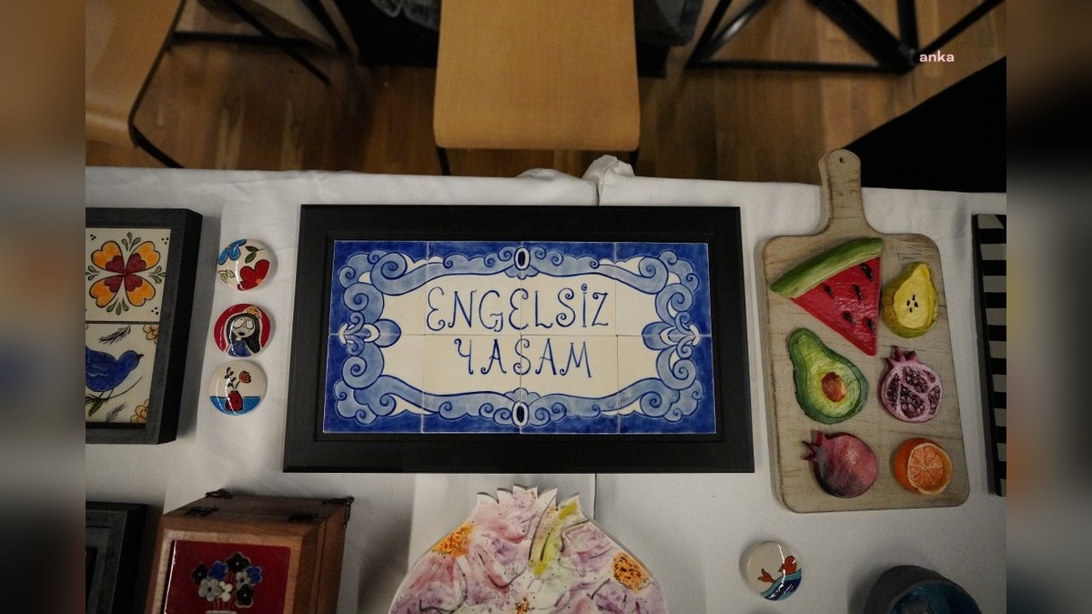 Beylikdüzü'nde Engelsiz Yaşam Merkezi öğrencilerinin sergisi açıldı