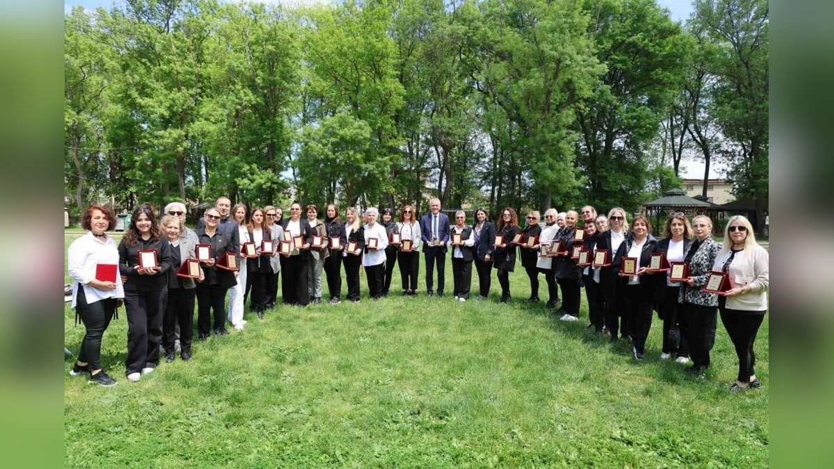 Atakum Belediyesi Cumhuriyet Kadınları Bandosu'na plaket