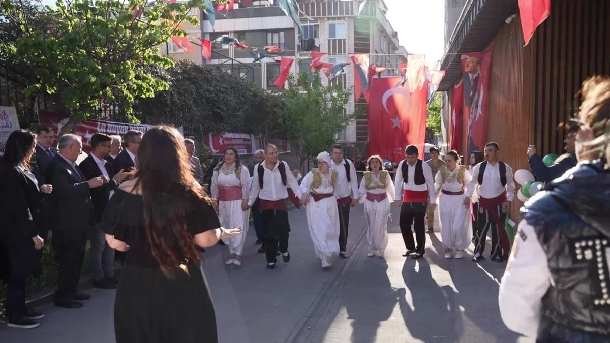 Bayrampaşa Belediyesi'nden engelli gençlere asker eğlencesi