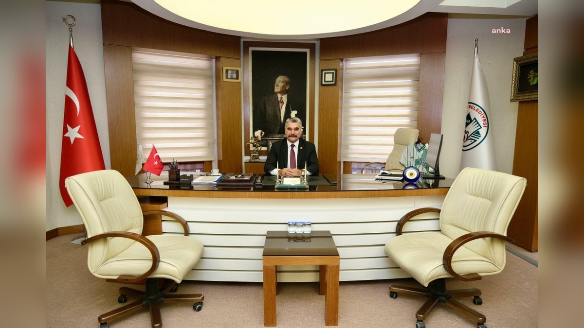 Giresun Belediye Başkanı Köse, makamını Engelliler Haftası'nda engelli meclis üyesi Konal'a devretti