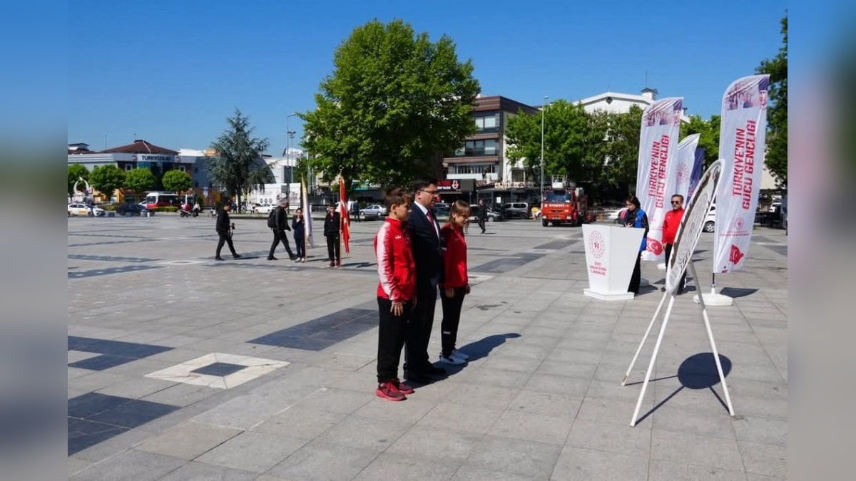 Düzce'de 19 Mayıs ve Gençlik Haftası kutlamaları