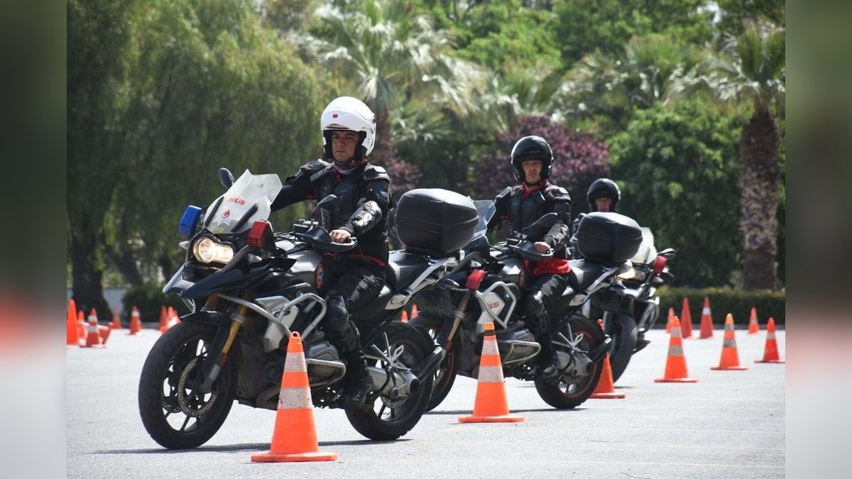 İzmir'de yunus polisi adayları zorlu eğitimlerden geçiyor: 5 haftalık kurs sonunda sertifika alacaklar