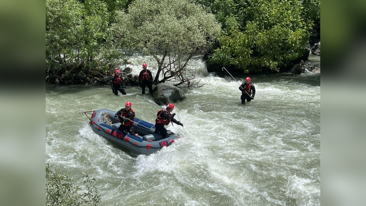 Hakkari'de Kaybolan Genç İçin Aramalar Sürüyor: JÖAK Ekibi de Katıldı