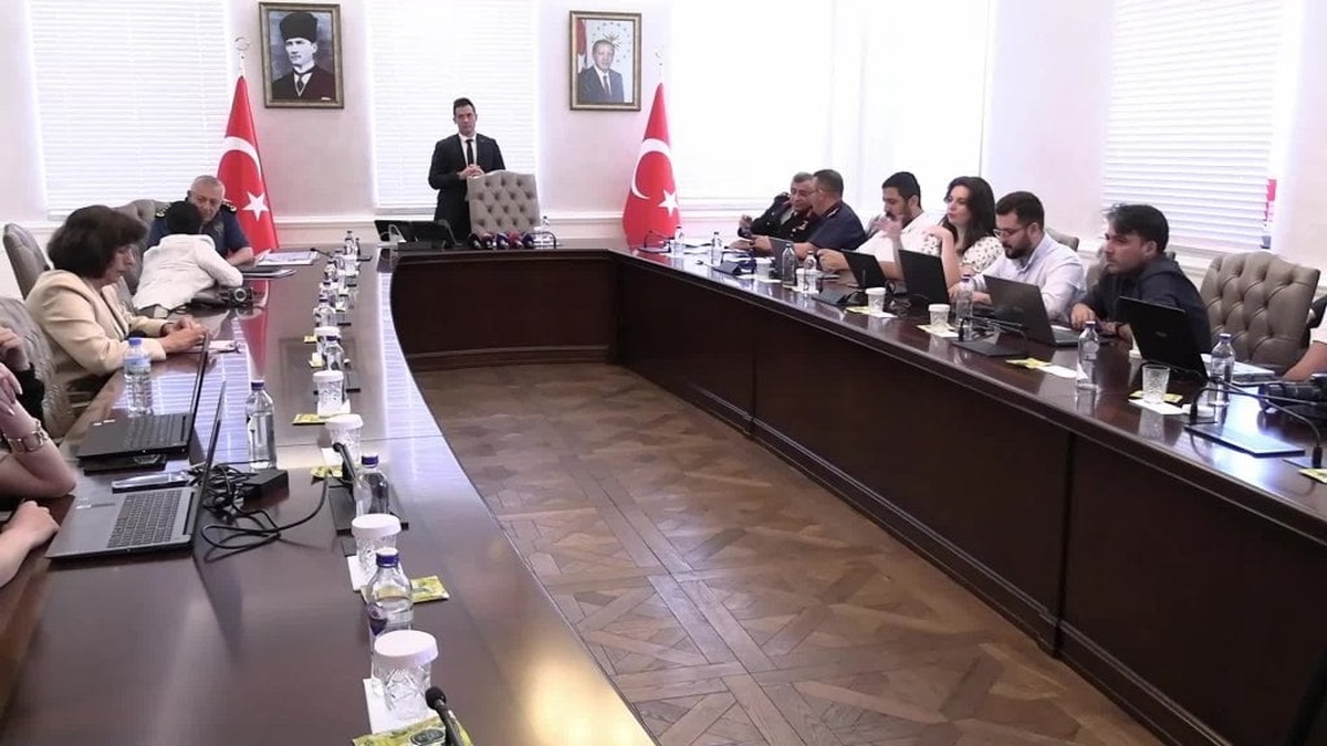 İzmir Valisi Elban: Kişilere karşı işlenen suçlarda azalma var