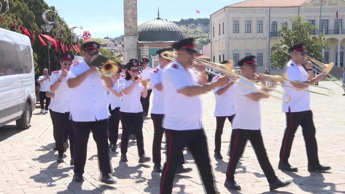 İzmir Büyükşehir Belediye Başkanı Tugay: Doğruları yazan gazeteciler kahramandır