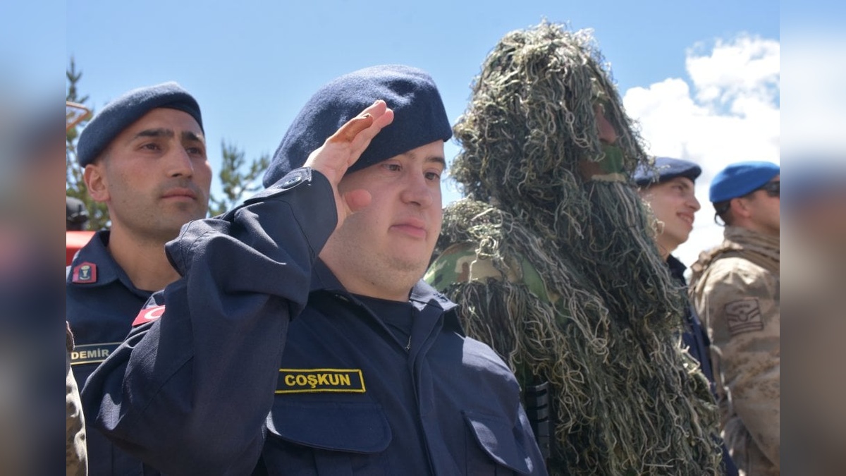 Sivas'ta 9 engelli genç için temsili askerlik töreni düzenlendi