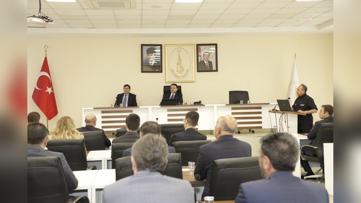 Kütahya Valisi Işın: Köylerimizde kimse ruhsatsız ev yapmasın