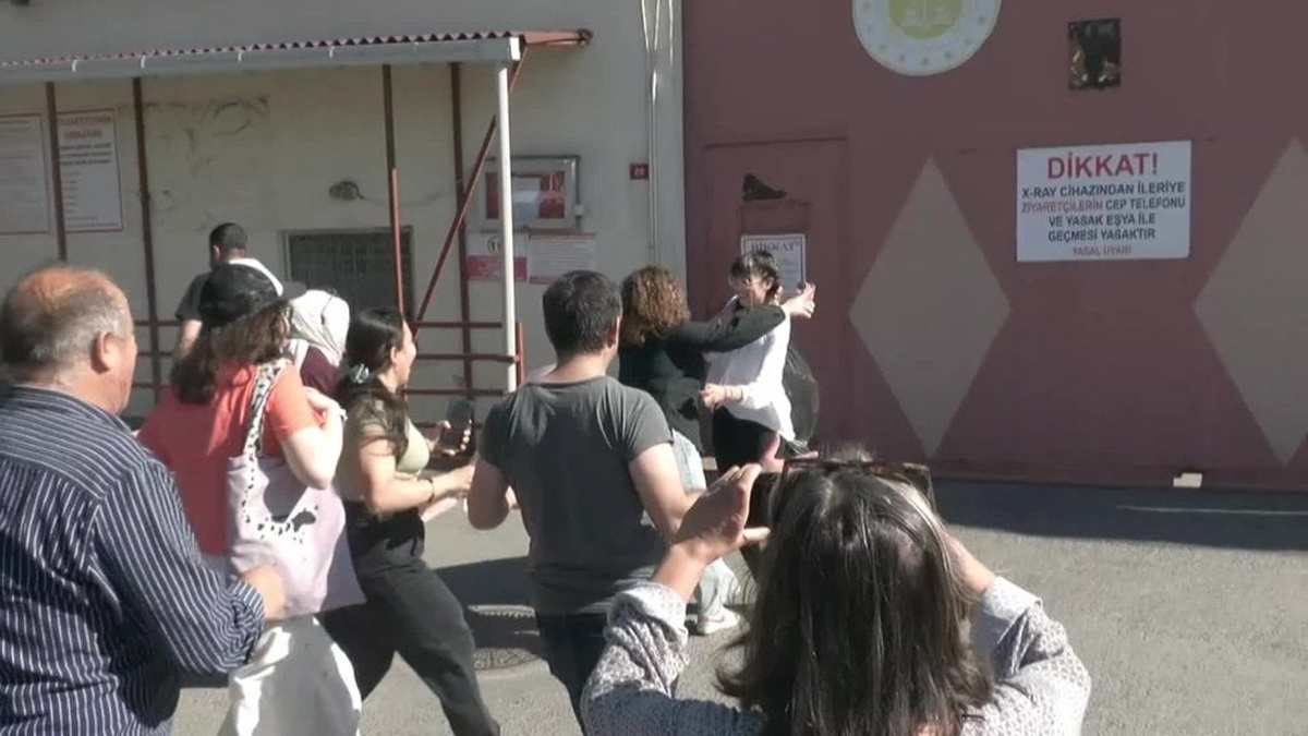 Esila Ayık tahliye oldu: Gençlerin hayal kurmaya devam edebilmesi gerekiyor