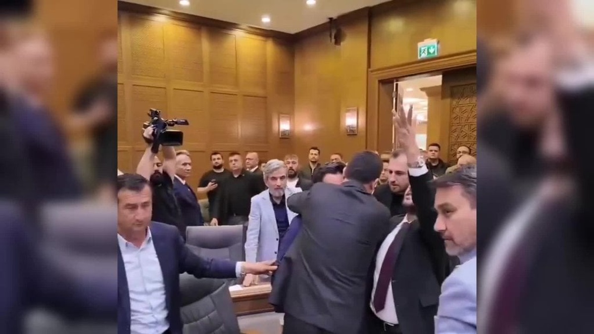 Bursa Büyükşehir Belediye Meclisi'nde gergin anlar: Başkan Bozbey'e hakaret tepkisi