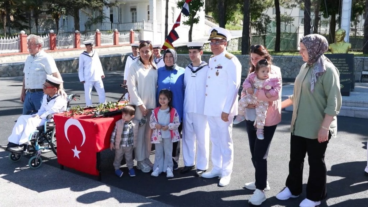 İstanbul Boğaz Komutanlığı'nda engelli bireyler için temsili askerlik töreni