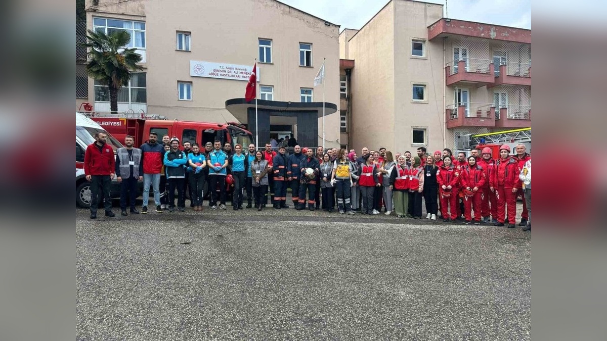 Giresun'da deprem ve yangın tatbikatı: Hastalar camlardan tahliye edildi