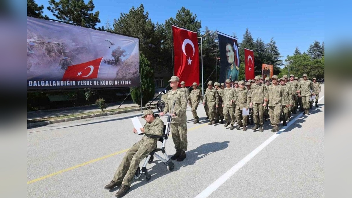 Afyonkarahisar'da engelli bireyler için temsili askerlik yemin töreni
