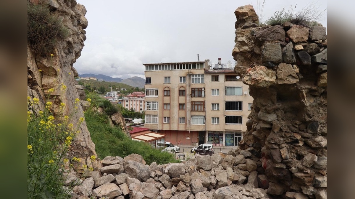 Erzurum Oltu Kalesi'nde yıkım: Vatandaşlar restorasyon bekliyor