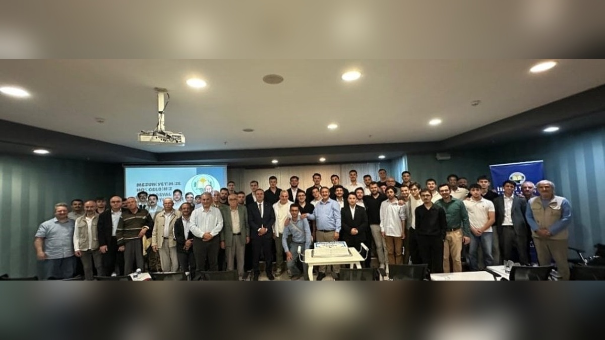 Mehmet Darende İhlas Öğrenci Yurdu'nda mezuniyet heyecanı