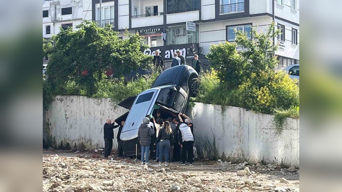 Samsun'da lüks cip kazası: İki kadın yaralandı