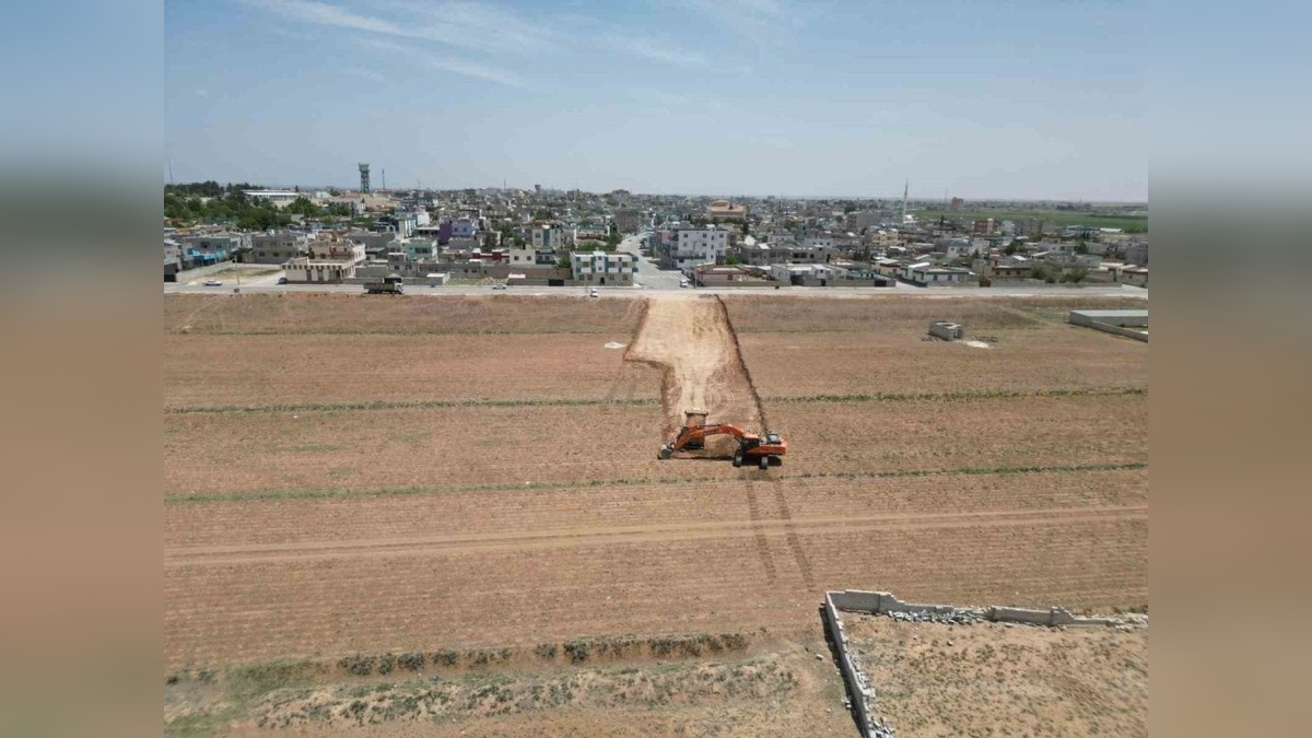 Akçakale'de yeni yol çalışması: Tatlıca Mahallesi’ne 1 kilometrelik yol