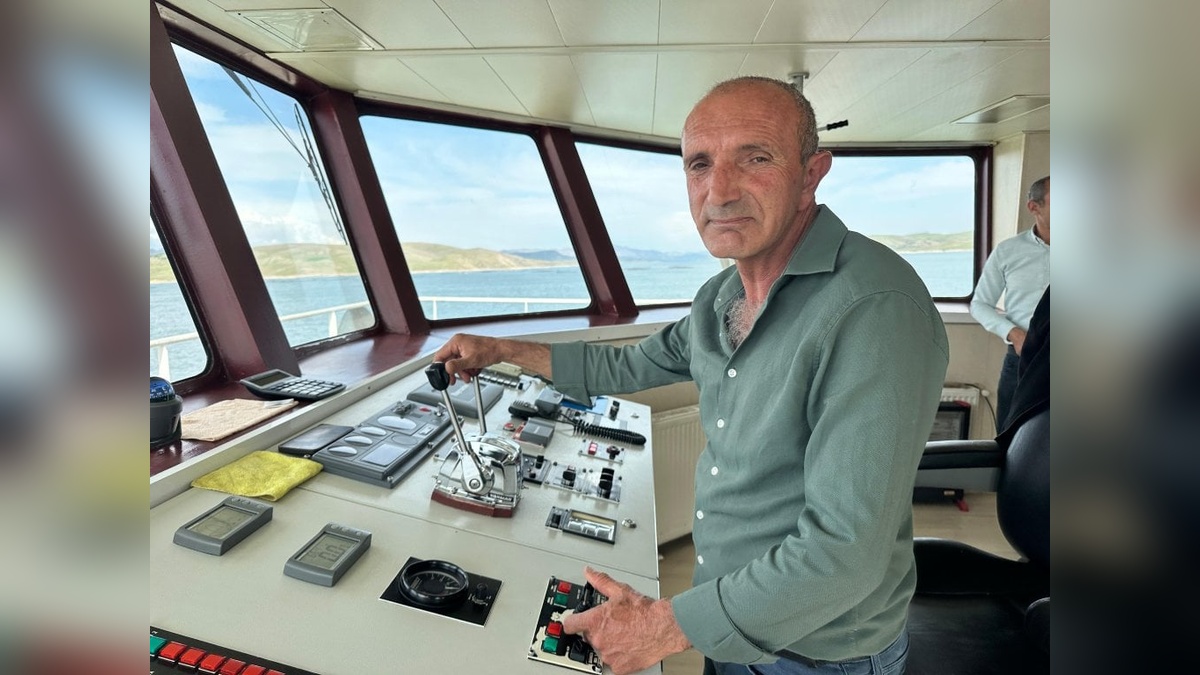 Çemişgezek'te Süleyman Erbil: 30 yıldır feribot kaptanlığı yapıyor