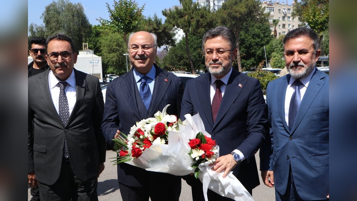 Bakan Yumaklı, Adana Valisi Köşger'i ziyaret etti