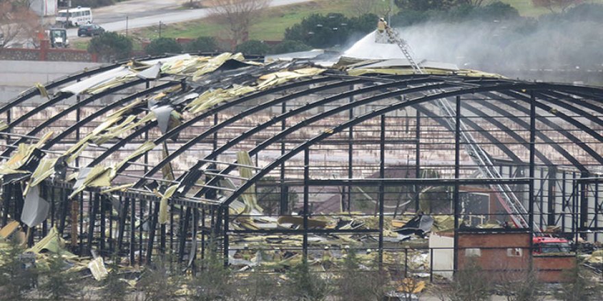 Spor salonu çatısında yangın