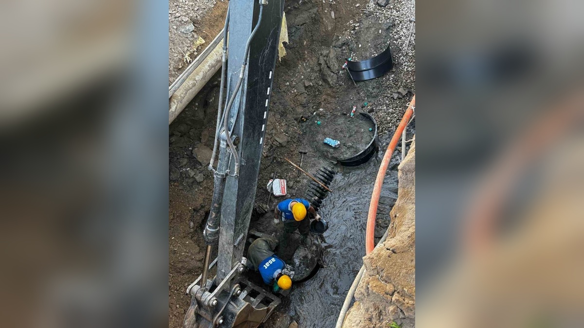 Antalya'da kanalizasyon hattı hasarı giderildi