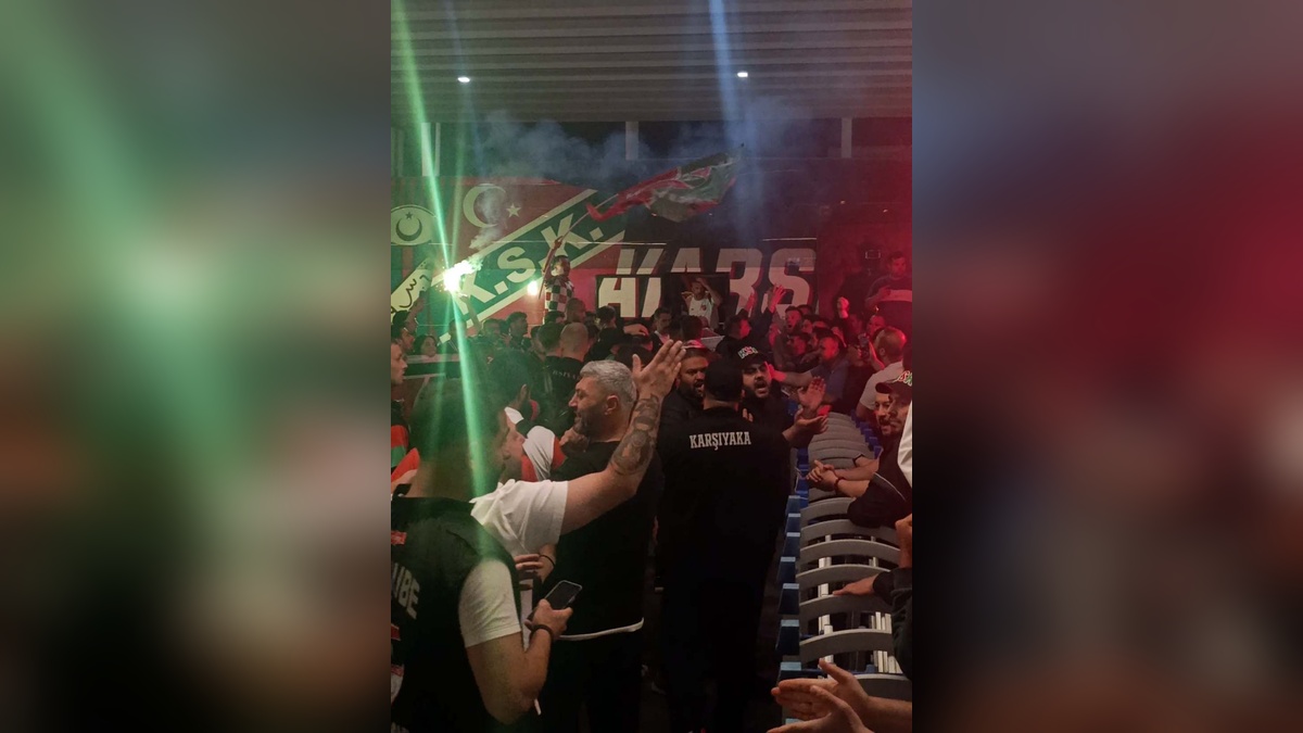 Karşıyaka, Muşspor deplasmanından avantajlı skorla döndü: Taraftar gece yarısı takımı karşıladı