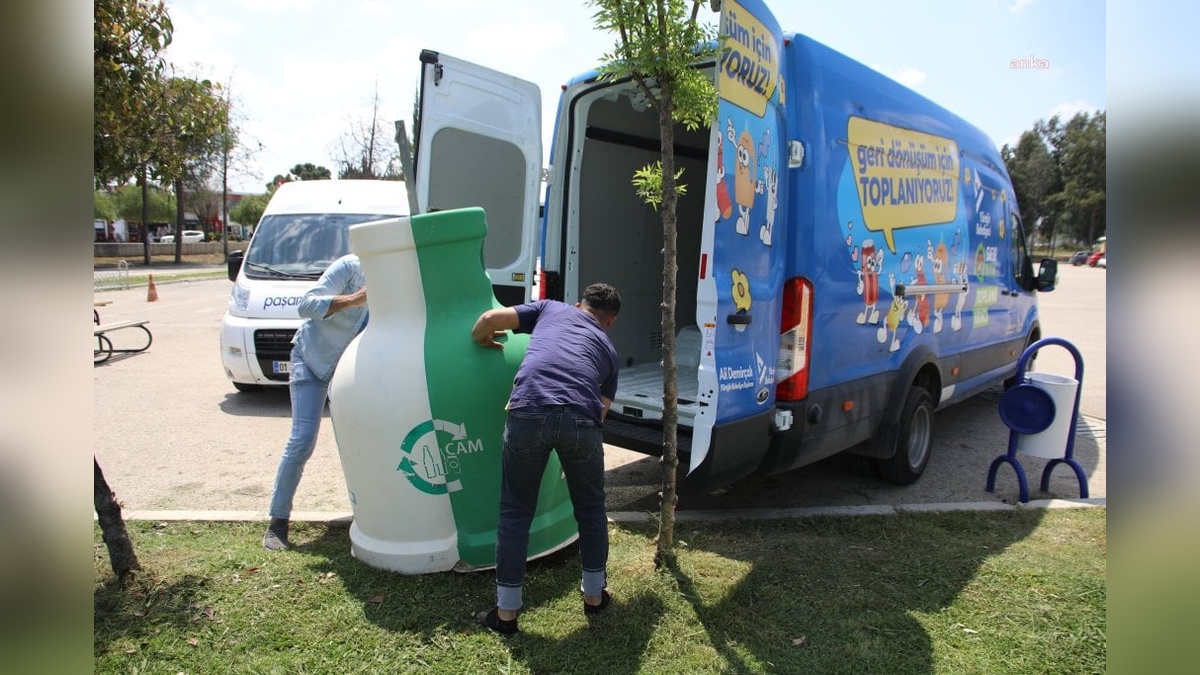Yüreğir Belediyesi'nden geri dönüşüm projesi: Cam atık kumbaraları yerleştirildi