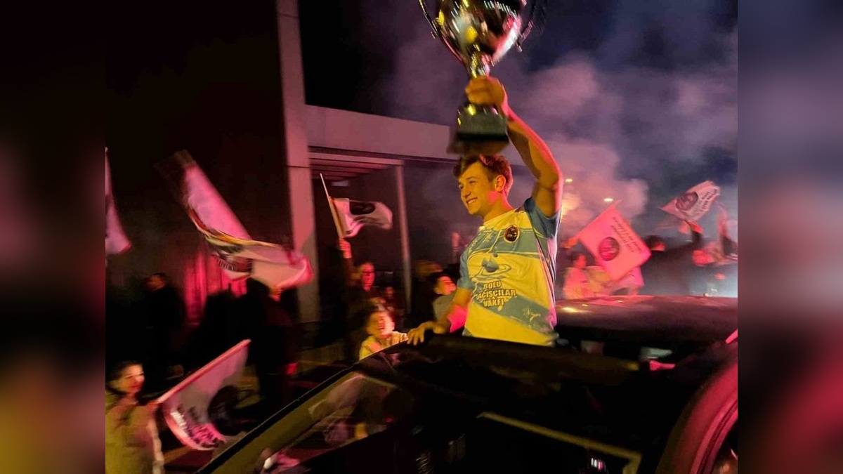 Bolu Bağcılar Vakfı Hentbol Spor Kulübü, Türkiye şampiyonu oldu: Şehirde meşaleli karşılama