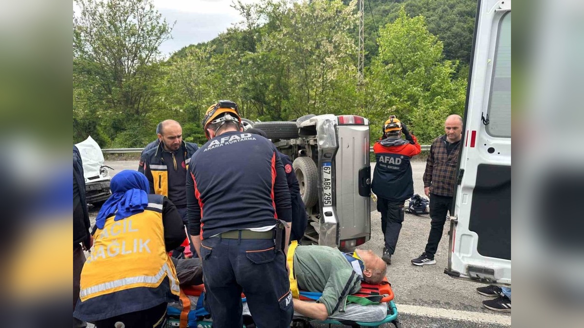 Zonguldak'ta trafik kazası: İki araç çarpıştı, biri devrildi